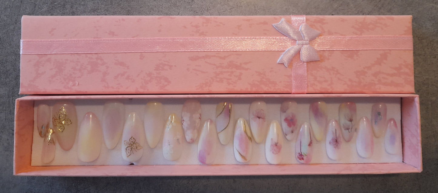Faux ongles à presser. Coffret de 22 pièces.