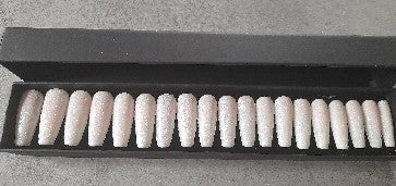 Ongles à presser effet bulles blanc irisés