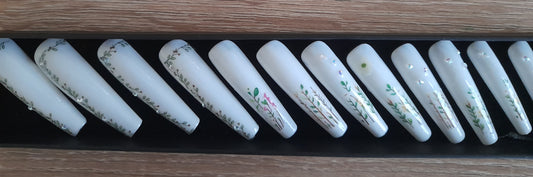 Faux ongles à presser. Coffret nature.