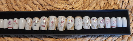 Faux ongles à presser . Coffret
